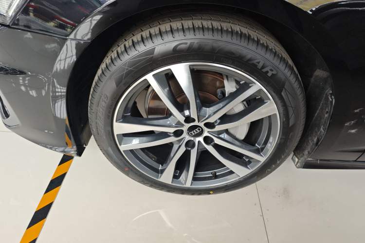 Used Audi A6L 2022 40 TFSI Luxury Dynamic Model Left Front Wheel Hub