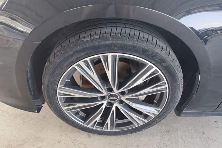 Used Audi A6L 2022 40 TFSI Luxury Dynamic Model Left Front Wheel Hub