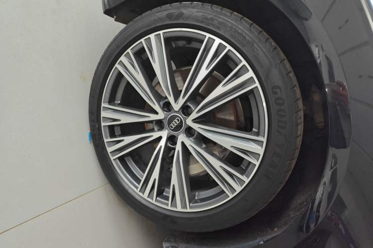 Used Audi A6L 2022 40 TFSI Luxury Dynamic Model Left Front Wheel Hub