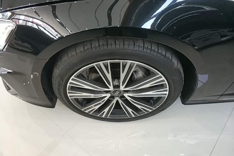 Used Audi A6L 2022 45 TFSI quattro Prestige Dynamic Edition Left Front Wheel Hub