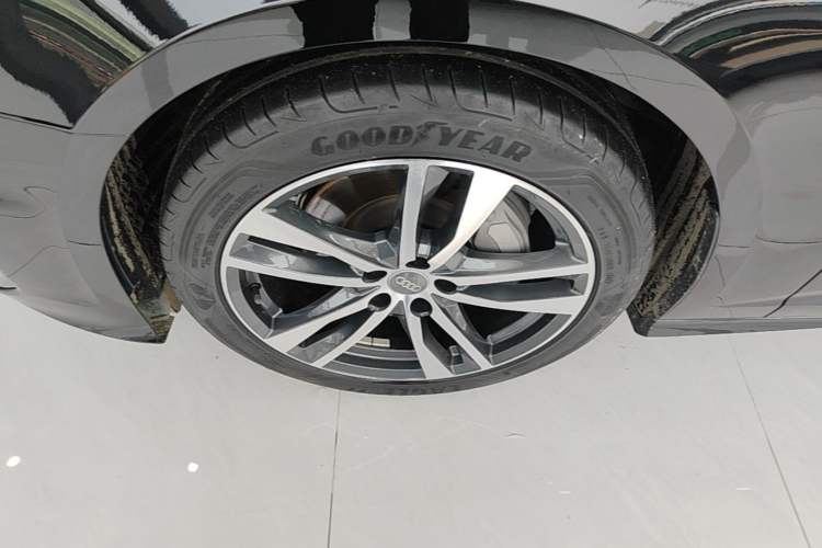Used Audi A6L 2022 40 TFSI Luxury Dynamic Model Left Front Wheel Hub