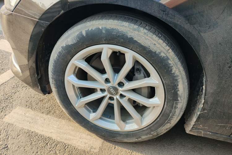 Used Audi A6L 2022 40 TFSI Luxury Prestige Edition Left Front Wheel Hub