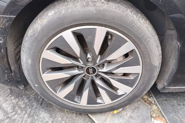 Used Audi A6L 2022 45 TFSI Prestige Elegant Edition Left Front Wheel Hub