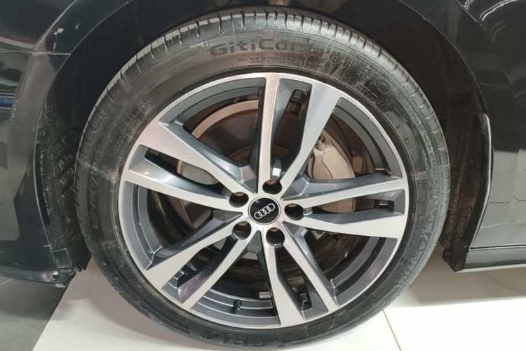 Used Audi A6L 2022 40 TFSI Luxury Dynamic Model Left Front Wheel Hub