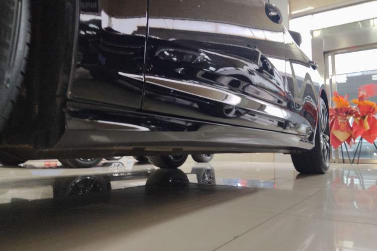 Used Audi A6L 2022 40 TFSI Luxury Dynamic Model Left Side Sill
