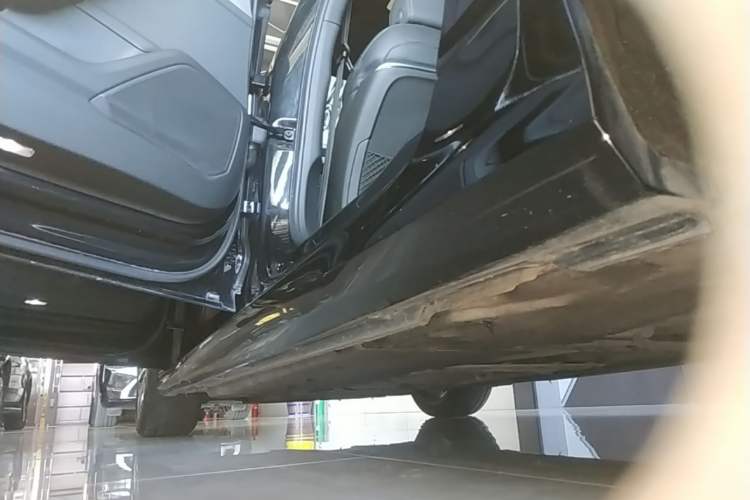 Used Audi A6L 2022 40 TFSI Luxury Dynamic Model Left Side Sill