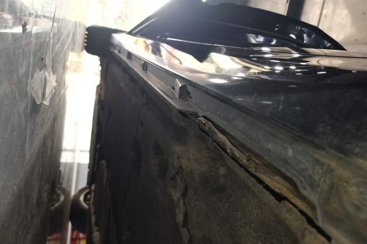 Used Audi A6L 2022 40 TFSI Luxury Prestige Edition Left Side Sill