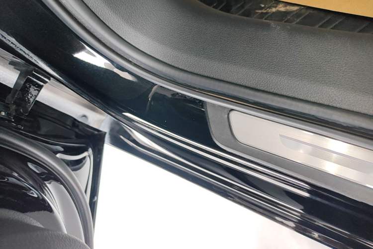 Used Audi A6L 2022 40 TFSI Luxury Dynamic Model Left Side Sill
