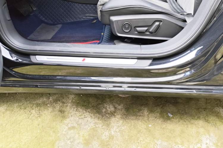 Used Audi A6L 2022 45 TFSI quattro Prestige Dynamic Edition Left Side Sill