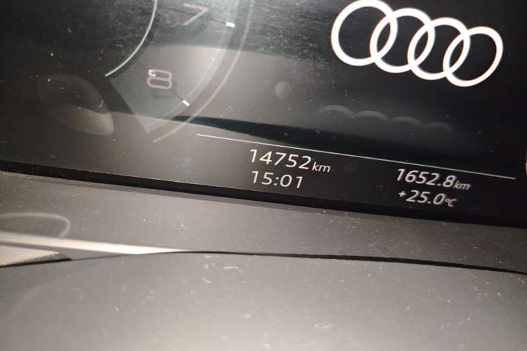 Used Audi A6L 2022 45 TFSI Prestige Dynamic Edition Odometer Close Up