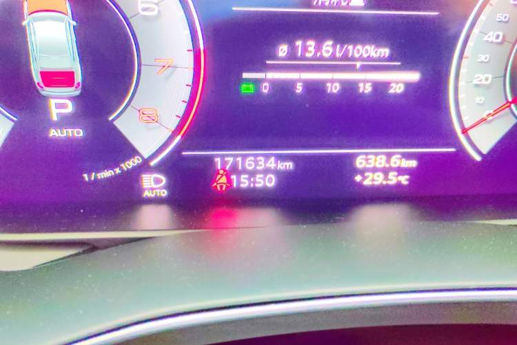 Used Audi A6L 2022 40 TFSI Luxury Prestige Edition Odometer Close Up