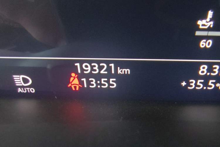 Used Audi A6L 2022 40 TFSI Luxury Dynamic Model Odometer Close Up