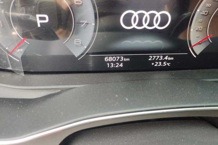 Used Audi A6L 2022 40 TFSI Luxury Prestige Edition Odometer Close Up