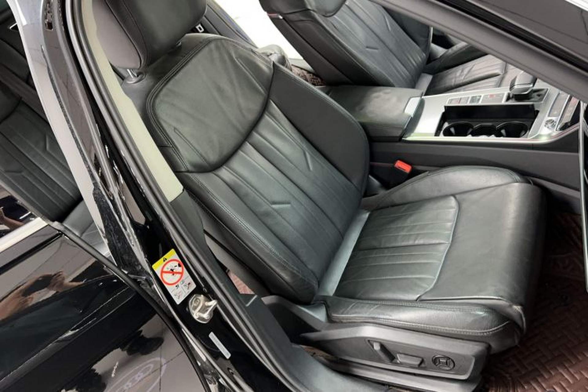 Used Audi A6L 2022 40 TFSI Luxury Dynamic Model Right Front Seat