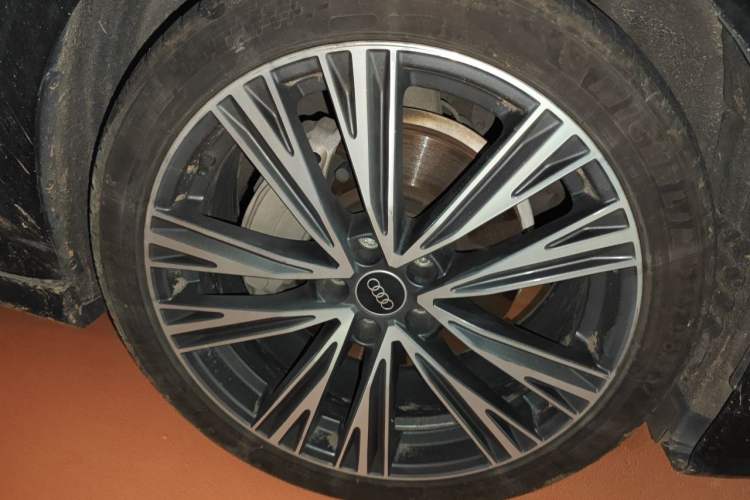 Used Audi A6L 2022 45 TFSI Prestige Elegant Edition Right Front Wheel Hub
