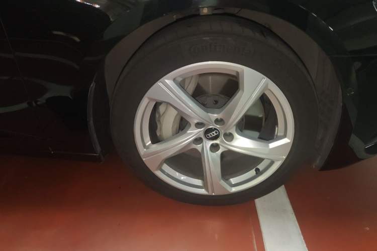 Used Audi A6L 2022 55 TFSI quattro Prestige Elegant Edition Right Front Wheel Hub