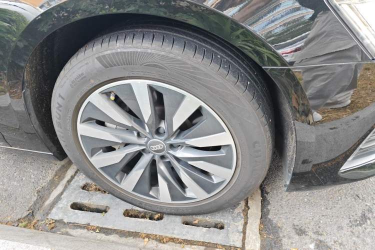 Used Audi A6L 2022 45 TFSI Prestige Elegant Edition Right Front Wheel Hub