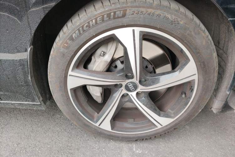 Used Audi A6L 2022 55 TFSI quattro Prestige Elegant Edition Right Front Wheel Hub