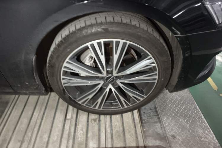 Used Audi A6L 2022 45 TFSI quattro Prestige Elegant Edition Right Front Wheel Hub