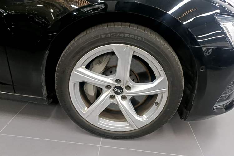 Used Audi A6L 2022 55 TFSI quattro Prestige Elegant Edition Right Front Wheel Hub