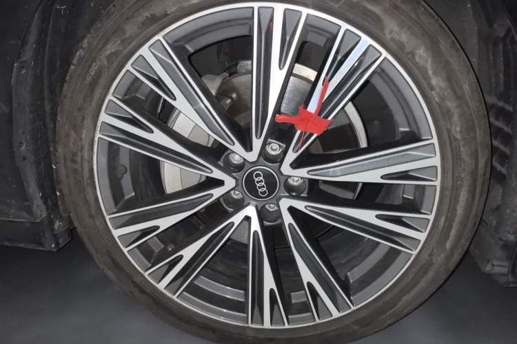 Used Audi A6L 2022 40 TFSI Luxury Dynamic Model Right Front Wheel Hub