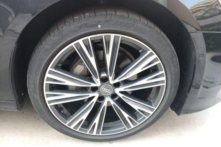Used Audi A6L 2022 45 TFSI quattro Prestige Dynamic Edition Right Front Wheel Hub