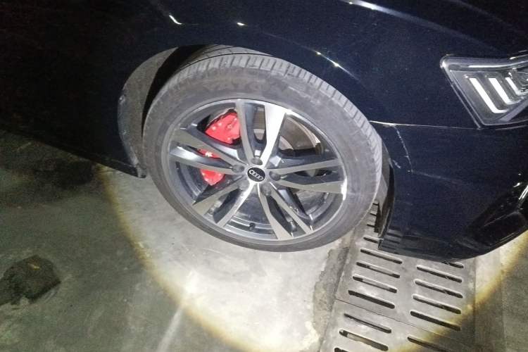 Used Audi A6L 2022 40 TFSI Luxury Dynamic Model Right Front Wheel Hub