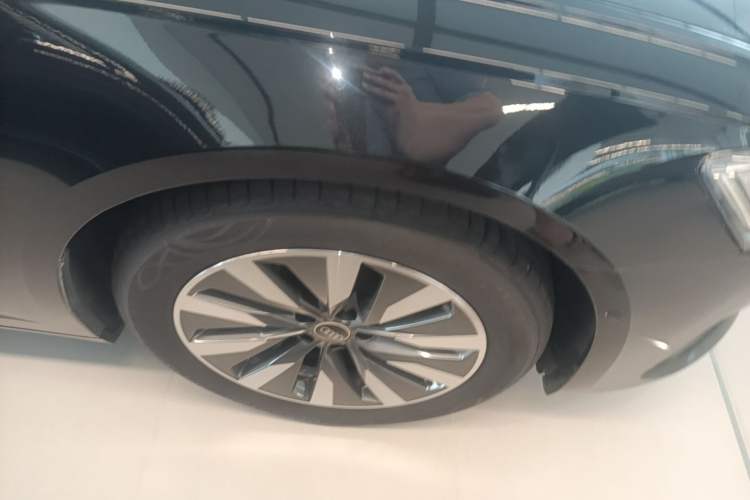 Used Audi A6L 2022 45 TFSI Prestige Elegant Edition Right Front Wheel Hub
