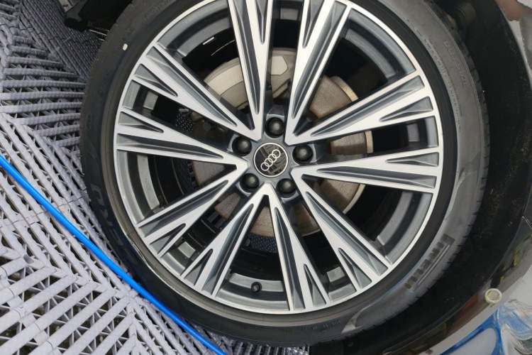 Used Audi A6L 2022 45 TFSI Prestige Dynamic Edition Right Front Wheel Hub