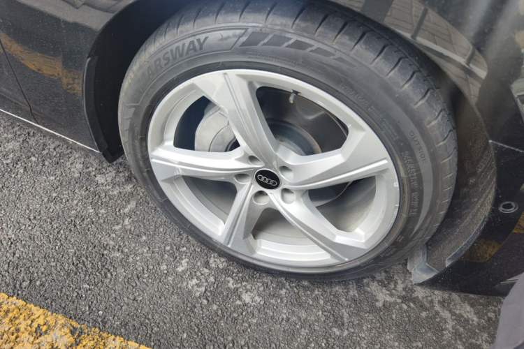 Used Audi A6L 2022 45 TFSI quattro Prestige Elegant Edition Right Front Wheel Hub
