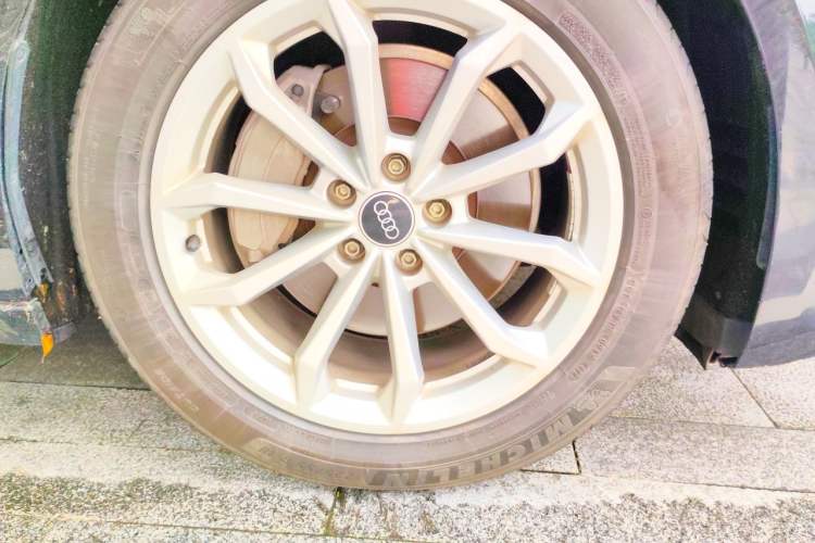 Used Audi A6L 2022 40 TFSI Luxury Prestige Edition Right Front Wheel Hub