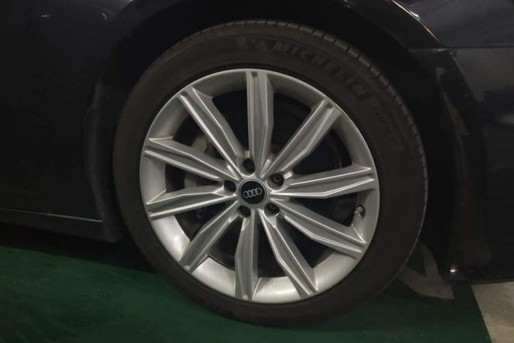 Used Audi A6L 2022 45 TFSI Prestige Dynamic Edition Right Front Wheel Hub
