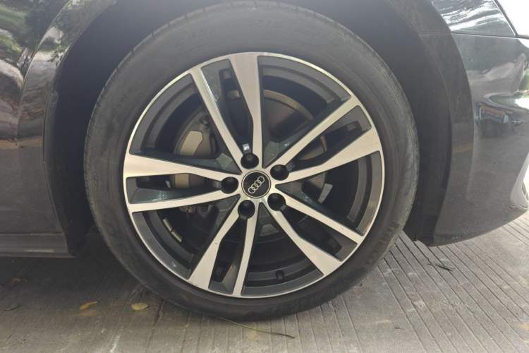 Used Audi A6L 2022 40 TFSI Luxury Dynamic Model Right Front Wheel Hub