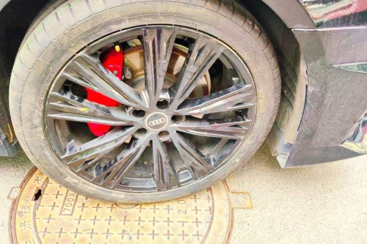 Used Audi A6L 2022 40 TFSI Luxury Dynamic Model Right Front Wheel Hub