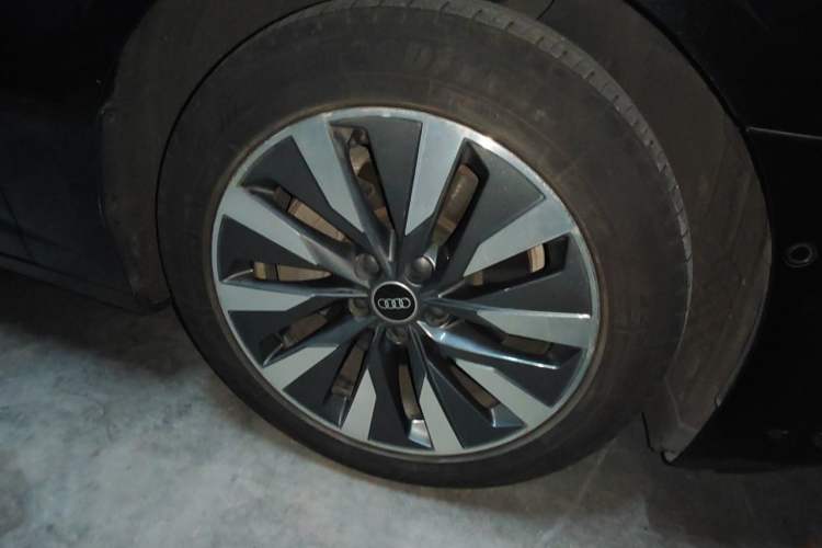Used Audi A6L 2022 45 TFSI Prestige Elegant Edition Right Front Wheel Hub