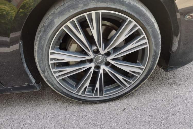 Used Audi A6L 2022 40 TFSI Luxury Dynamic Model Right Front Wheel Hub