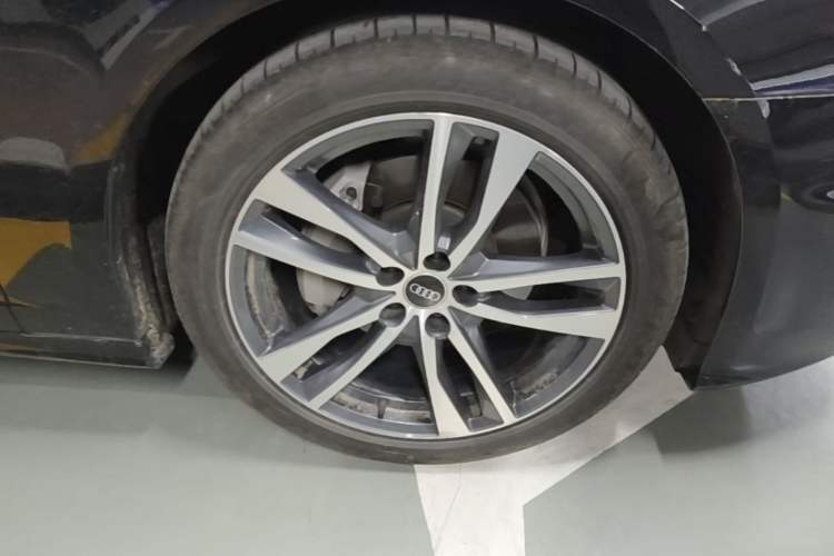 Used Audi A6L 2022 40 TFSI Luxury Dynamic Model Right Front Wheel Hub