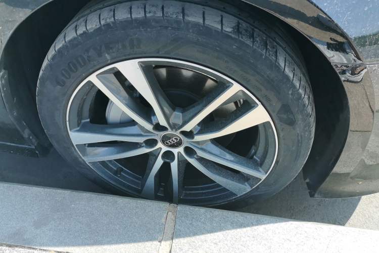 Used Audi A6L 2022 40 TFSI Luxury Dynamic Model Right Front Wheel Hub