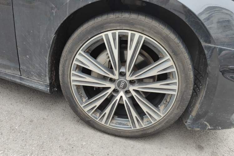 Used Audi A6L 2022 40 TFSI Luxury Dynamic Model Right Front Wheel Hub