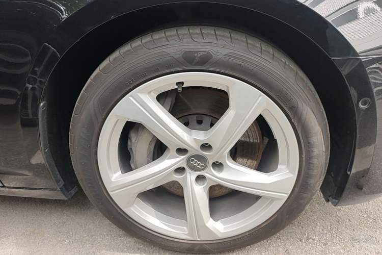 Used Audi A6L 2022 55 TFSI quattro Prestige Elegant Edition Right Front Wheel Hub