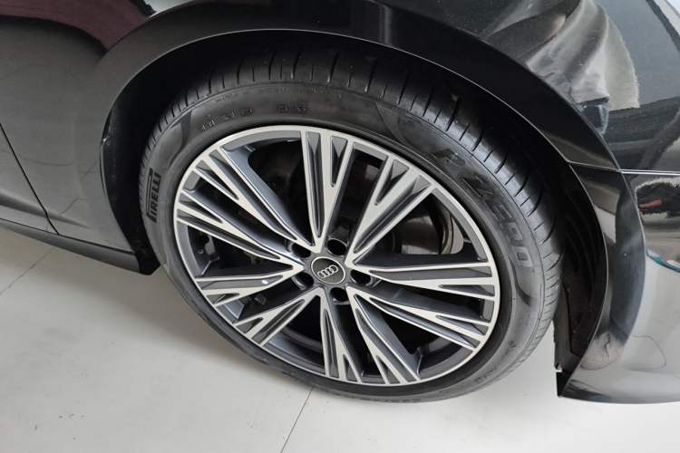 Used Audi A6L 2022 45 TFSI Prestige Dynamic Edition Right Front Wheel Hub