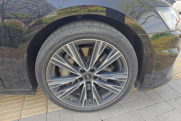Used Audi A6L 2022 55 TFSI quattro Prestige Dynamic Edition Right Front Wheel Hub
