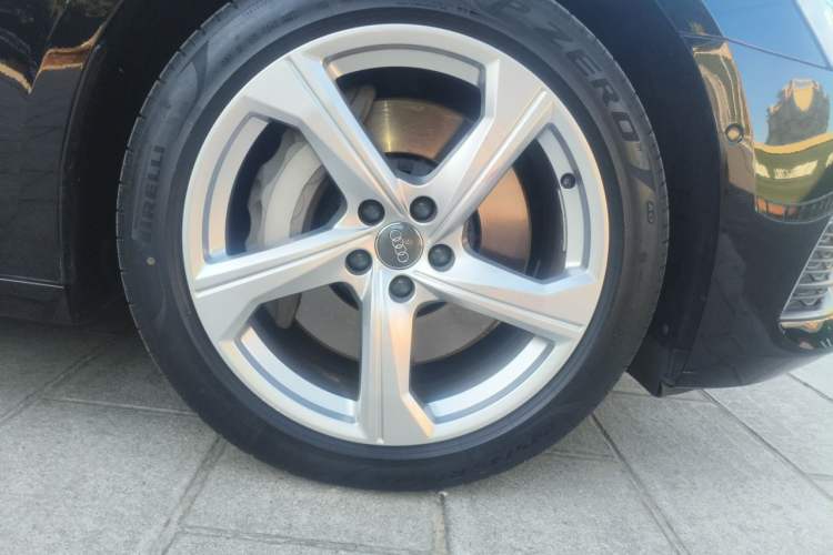 Used Audi A6L 2022 55 TFSI quattro Prestige Elegant Edition Right Front Wheel Hub