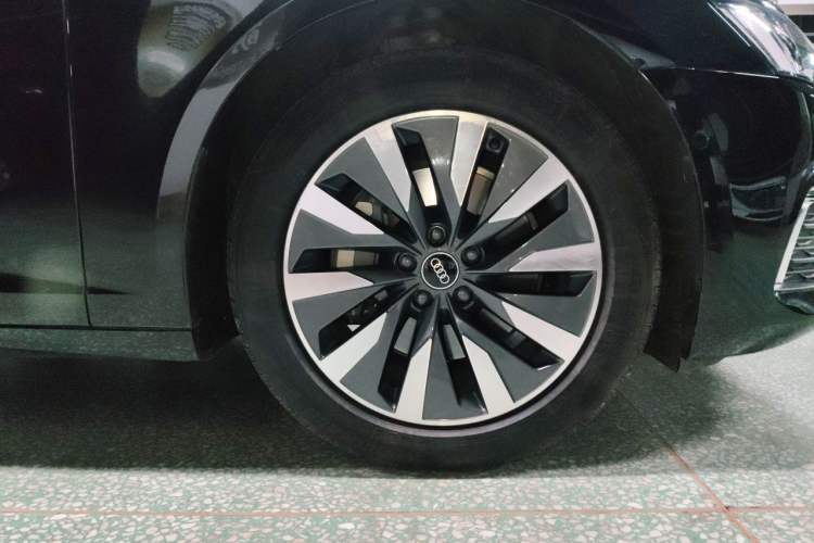 Used Audi A6L 2022 45 TFSI Prestige Elegant Edition Right Front Wheel Hub