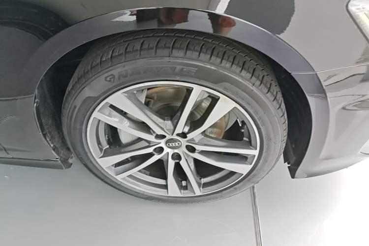 Used Audi A6L 2022 40 TFSI Luxury Dynamic Model Right Front Wheel Hub