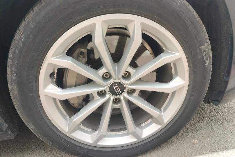 Used Audi A6L 2022 40 TFSI Luxury Prestige Edition Right Front Wheel Hub