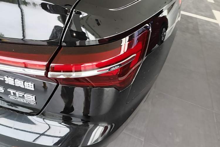 Used Audi A6L 2022 55 TFSI quattro Prestige Dynamic Edition Right Rear Taillight