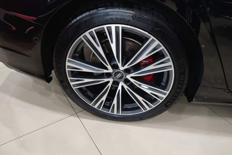 Used Audi A6L 2022 55 TFSI quattro Prestige Dynamic Edition Right Rear Wheel Hub