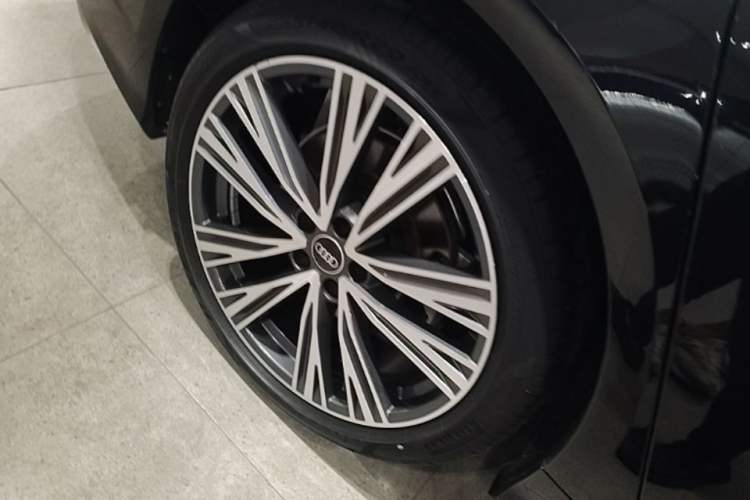 Used Audi A6L 2022 45 TFSI quattro Prestige Dynamic Edition Right Rear Wheel Hub