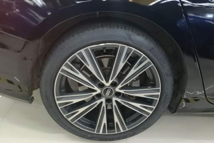 Used Audi A6L 2022 45 TFSI quattro Prestige Dynamic Edition Right Rear Wheel Hub